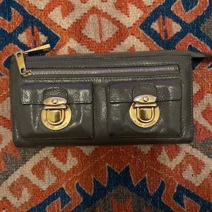 Grey Marc Jacob’s wallet.